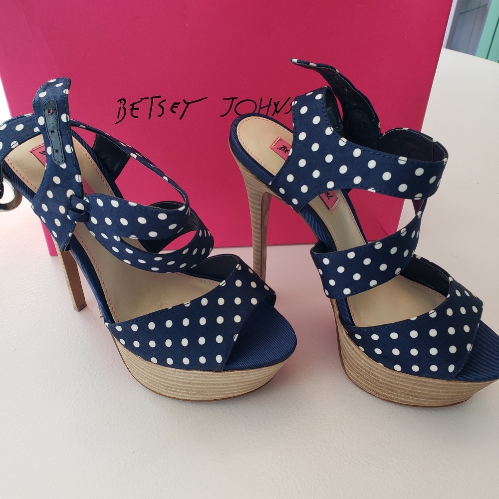 NIB Betsey Johnson polka-dot heels